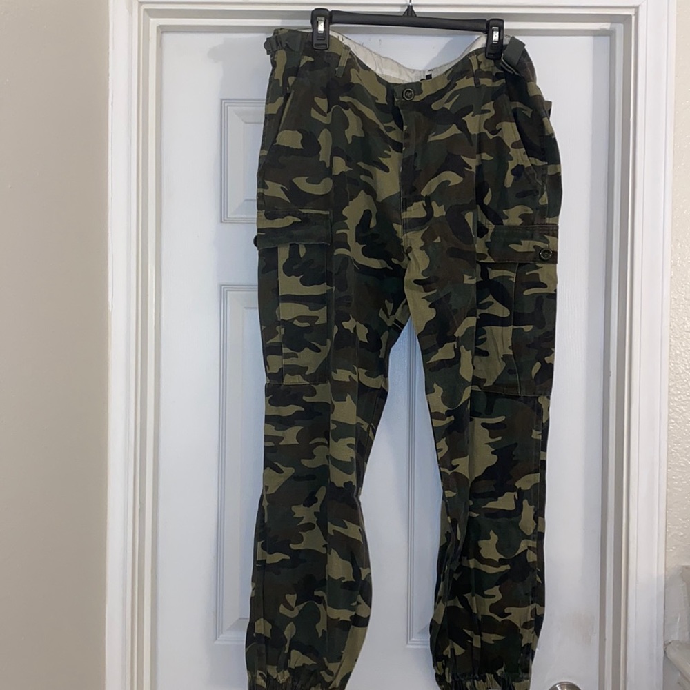 Fashion Nova camo flour over size Kim Cadet pants.